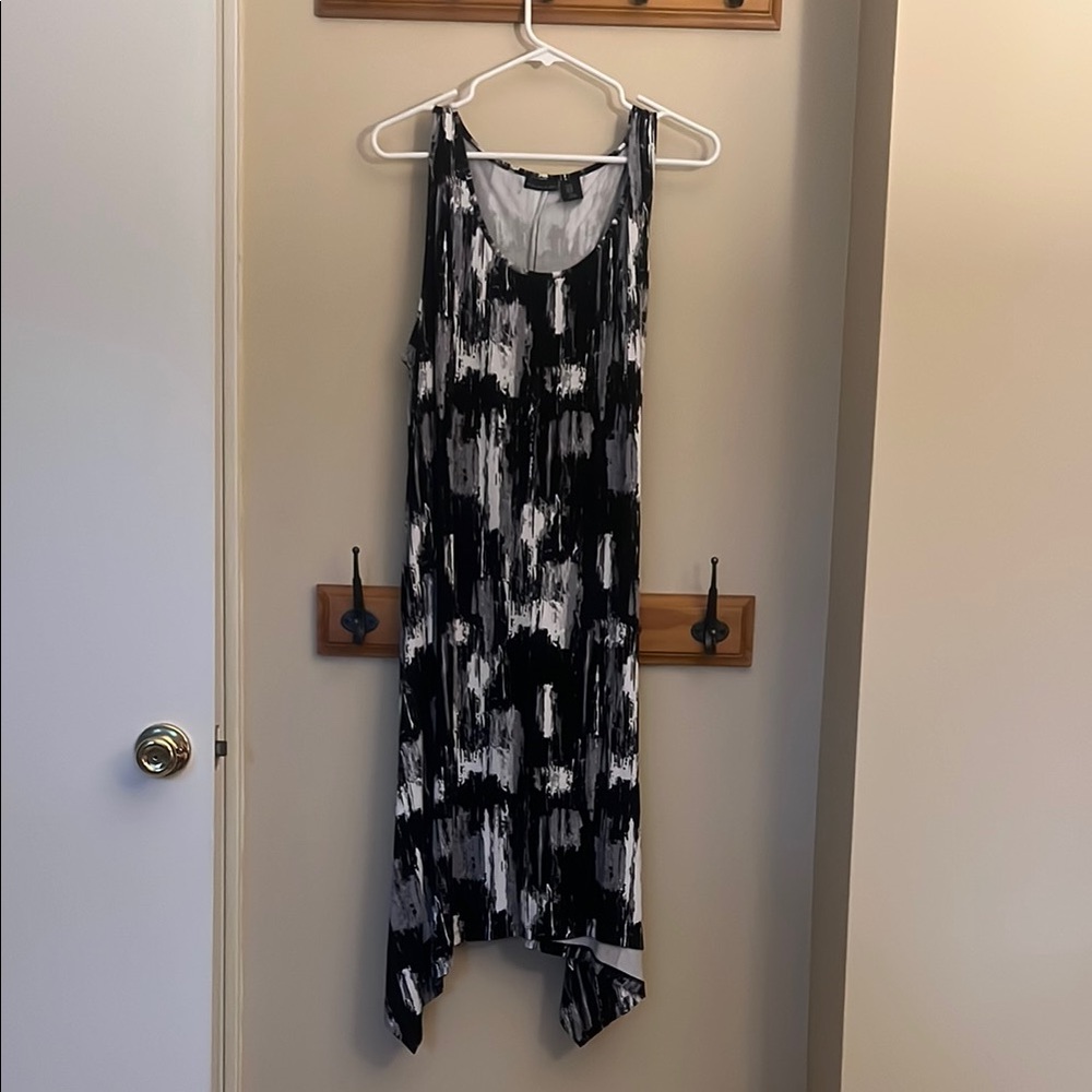 Tahari - size 1x - Black and White asymmetrical sundress - mid length